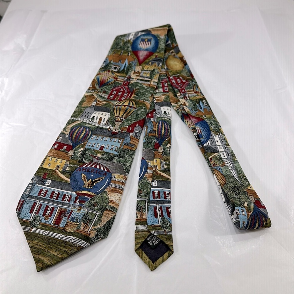 Van Heusen Vintage Americana USA - “Hot Air Balloons” Men’s Silk Necktie⭐️EUC